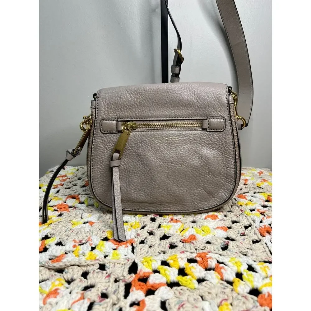 Marc Jacobs Recruit Nomad Pebbled Leather Saddle Crossbody Bag Taupe Gray